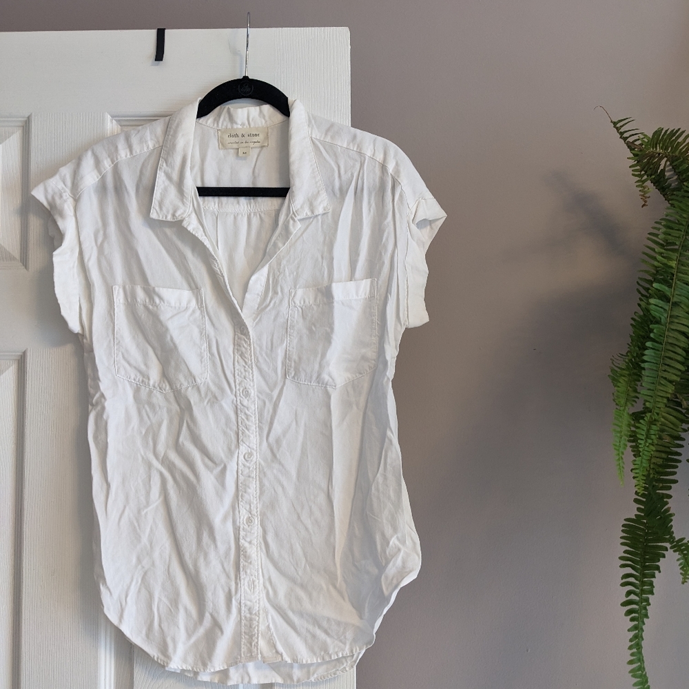 Cloth & Stone Button Down Shirt Size Medium